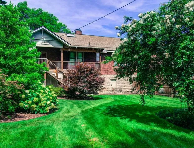 Belmont Blvd Bed and Breakfast hotel detail image 1