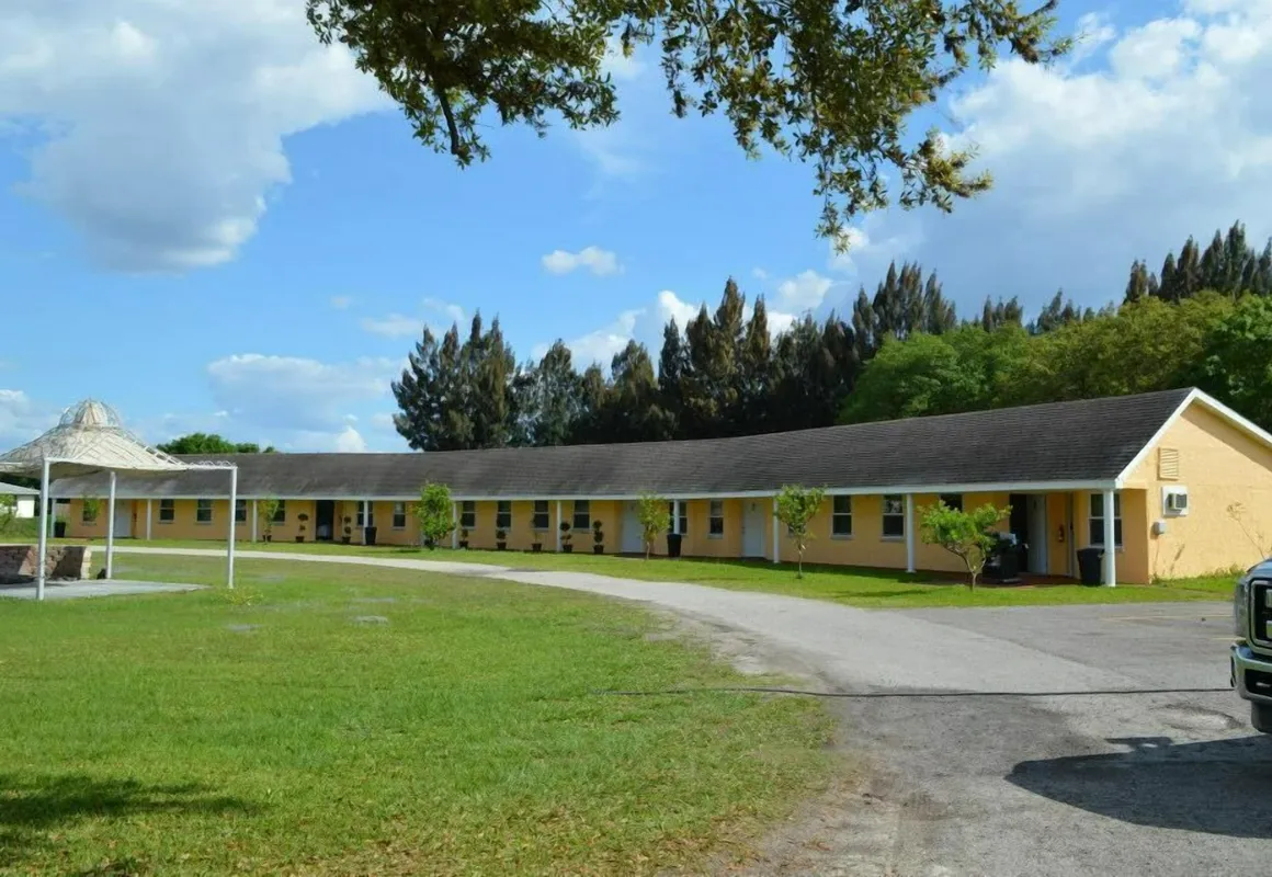 Be Inn Punta Gorda hotel hero