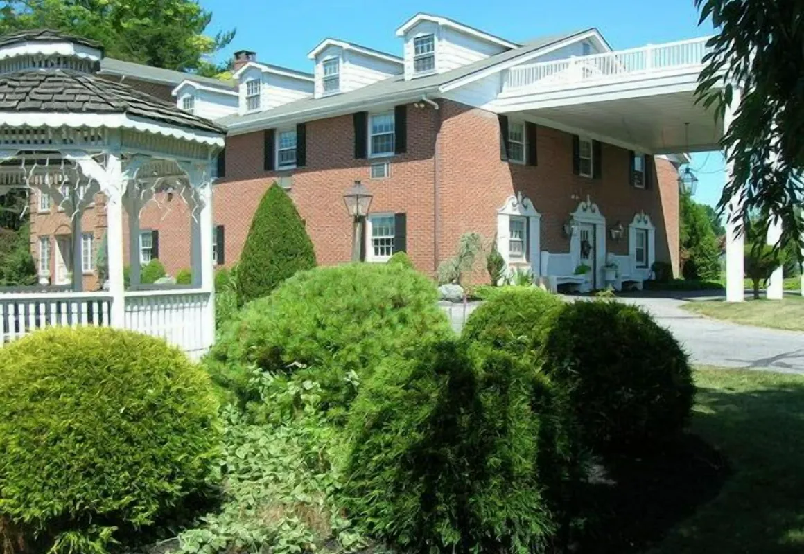 Smoketown Inn hotel hero