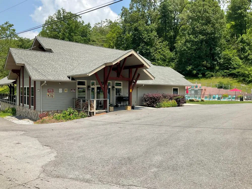 Carr's Northside Motel and Cottages hotel hero