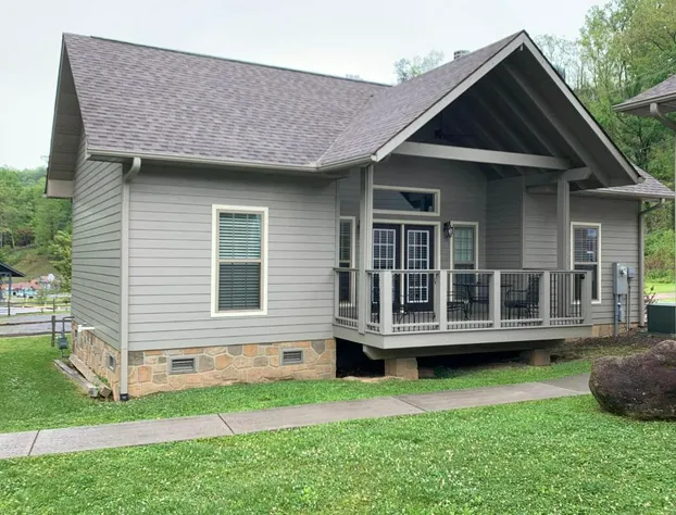 Carr's Northside Motel and Cottages hotel detail image 2