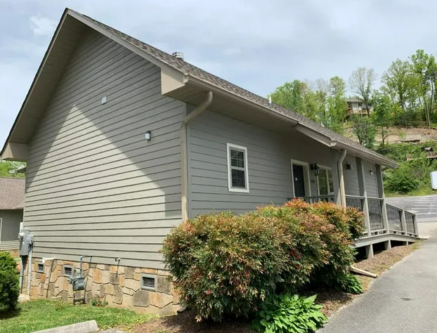 Carr's Northside Motel and Cottages hotel detail image 3