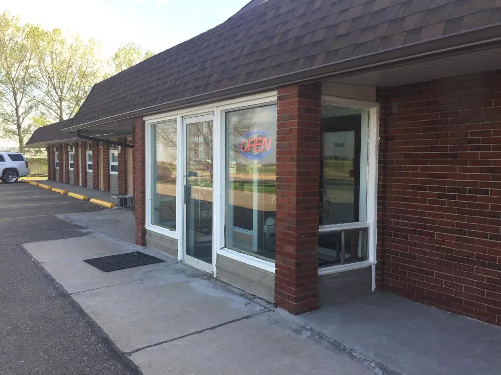 Midway Motel hotel hero