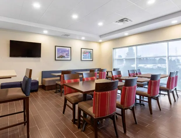 Comfort Inn & Suites hotel detail image 1