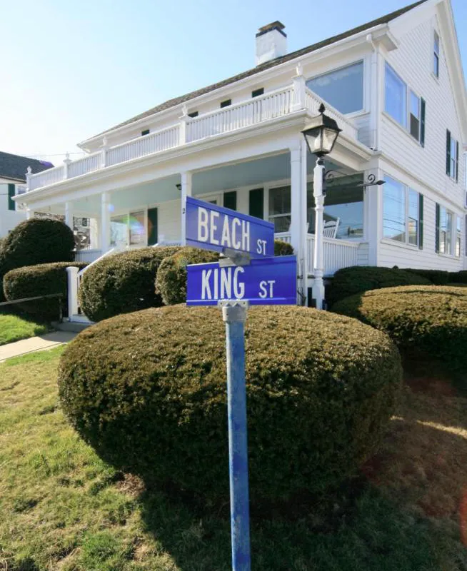 Beach & King Street Inn hotel hero