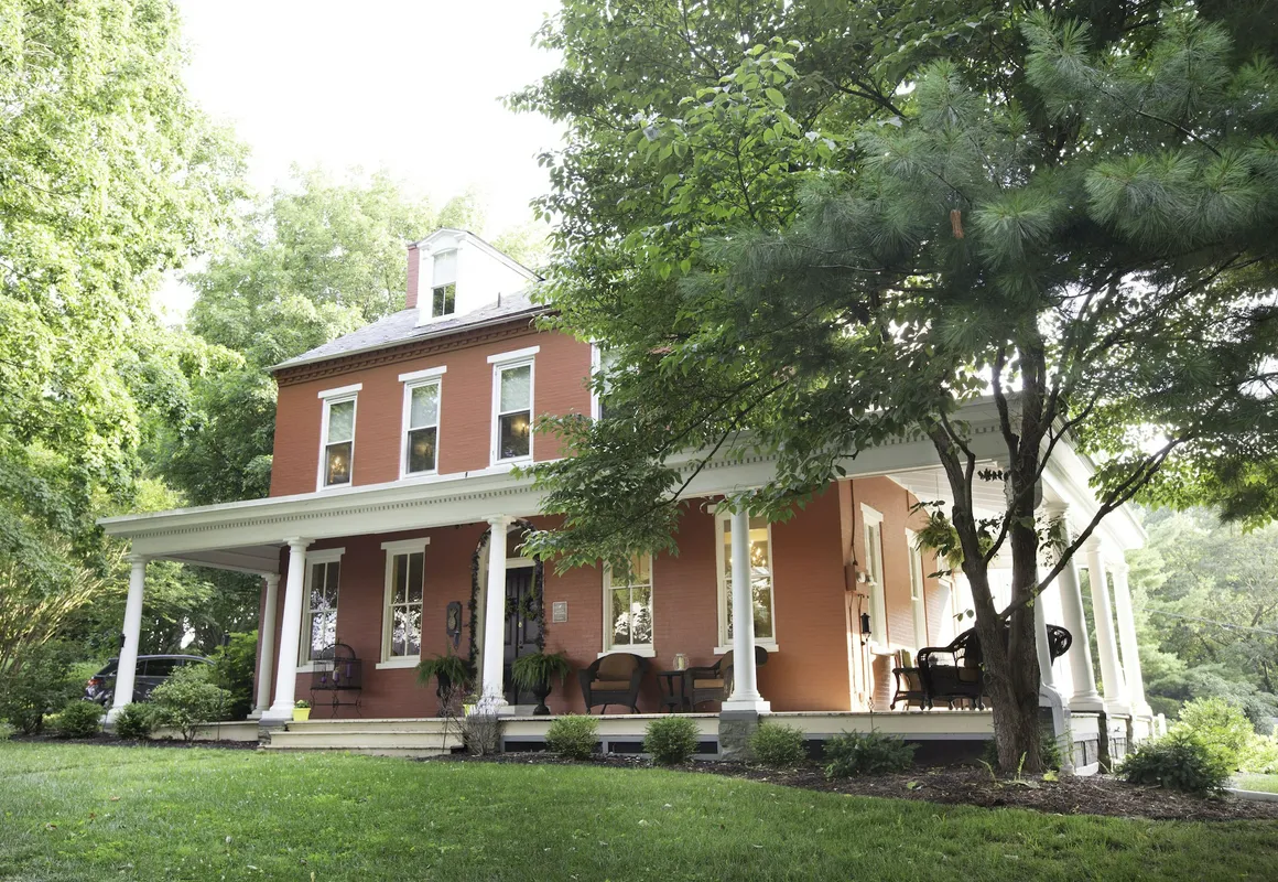 The Hollinger House hotel hero