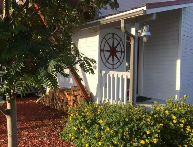 White House Inn on the Waterfront hotel detail image 1