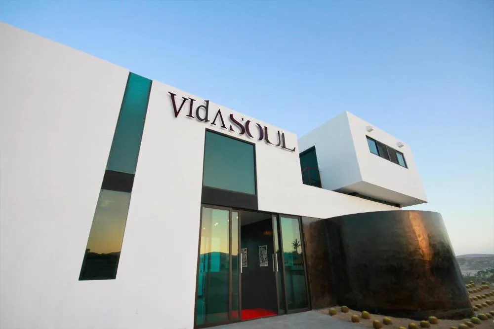Vidasoul Hotel and Crossroads Country Club Restaurant hotel hero