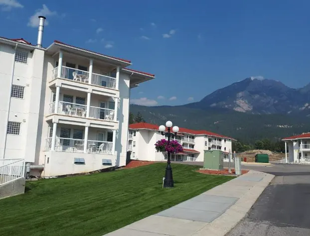 Mountain View Resort and Suites at Fairmont Hot Springs hotel detail image 1