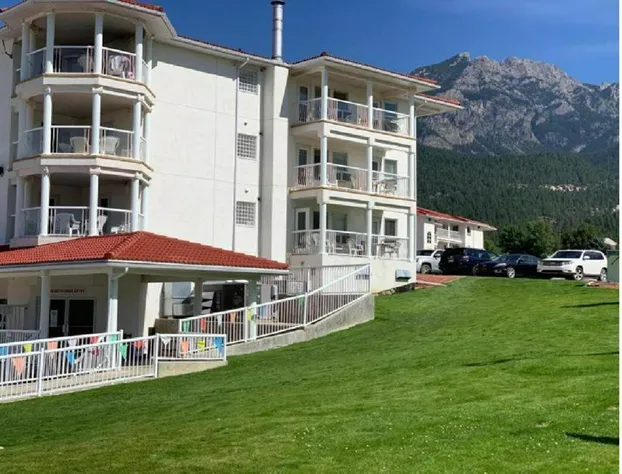 Mountain View Resort and Suites at Fairmont Hot Springs hotel detail image 3