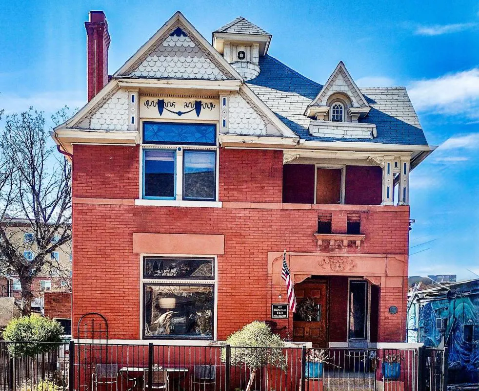 Off Broadway B&B hotel hero