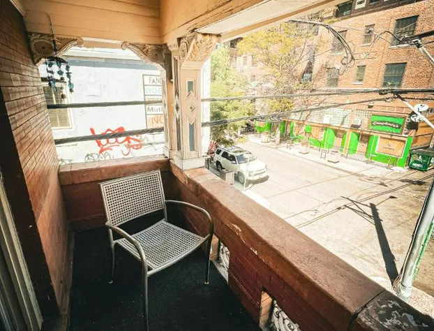 Off Broadway B&B hotel detail image 4