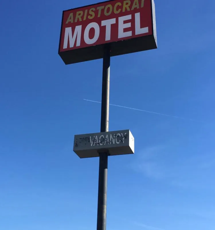 Aristocrat Motel hotel hero