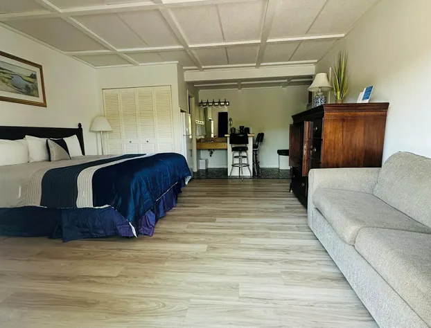 Green Harbor Waterfront Lodging hotel detail image 4