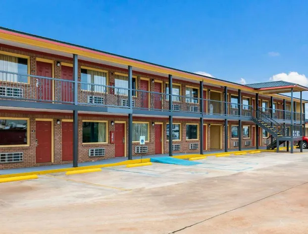 Econo Lodge Russellville hotel detail image 1