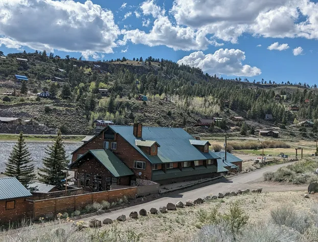 Aspen Cove resort hotel detail image 2