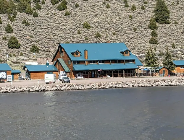 Aspen Cove resort hotel detail image 3