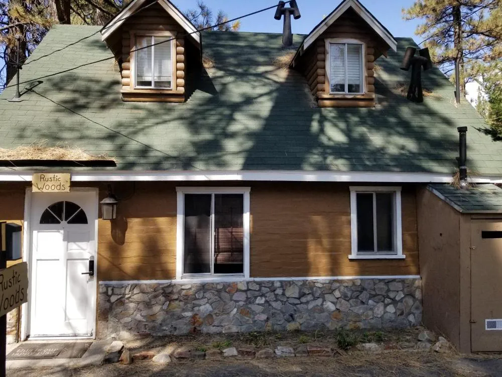 Grey Squirrel Resort hotel hero