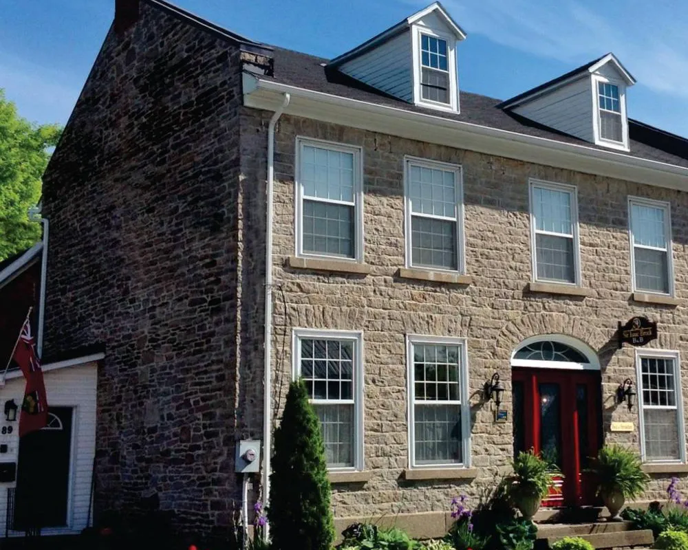 Sir Isaac Brock B&B Luxury Suites hotel hero