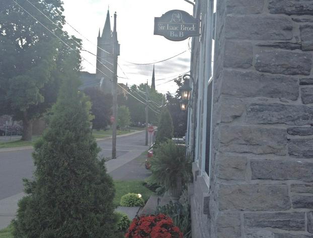 Sir Isaac Brock B&B Luxury Suites hotel detail image 2
