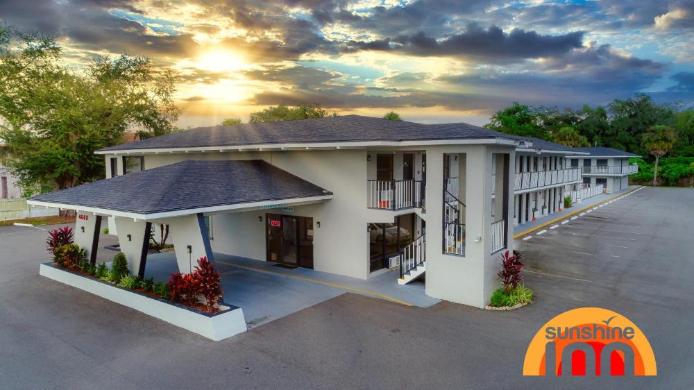 Sunshine Inn hotel hero