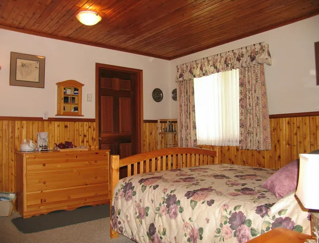 Blue Grouse Country Inn Bed & Breakfast hotel detail image 3