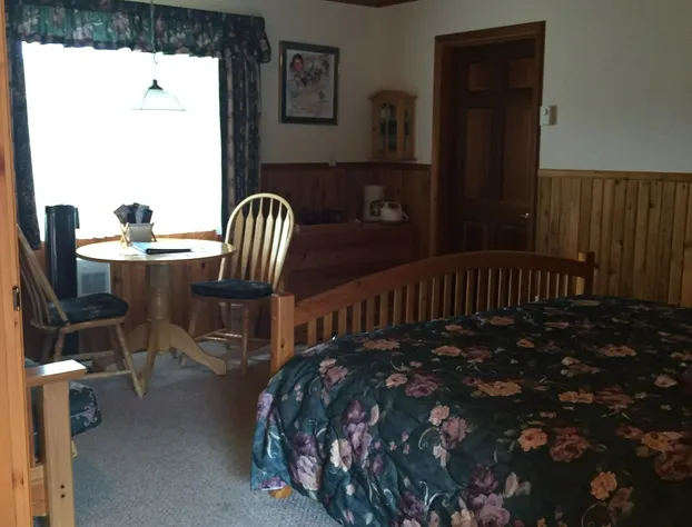 Blue Grouse Country Inn Bed & Breakfast hotel detail image 4