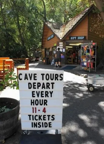 Cedar Grove Lodge hotel detail image 3