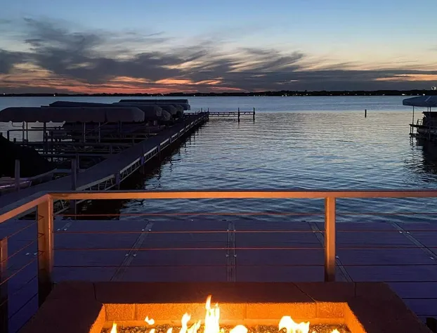 Lakeside Inn hotel detail image 1