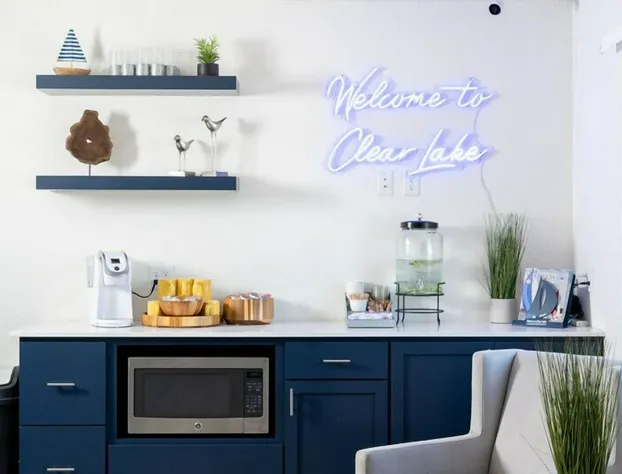 Lakeside Inn hotel detail image 2