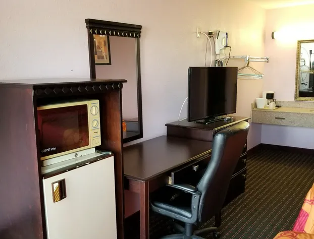 Turnpike Motel hotel detail image 4