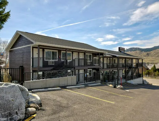 The Roosevelt Hotel - Yellowstone hotel detail image 2