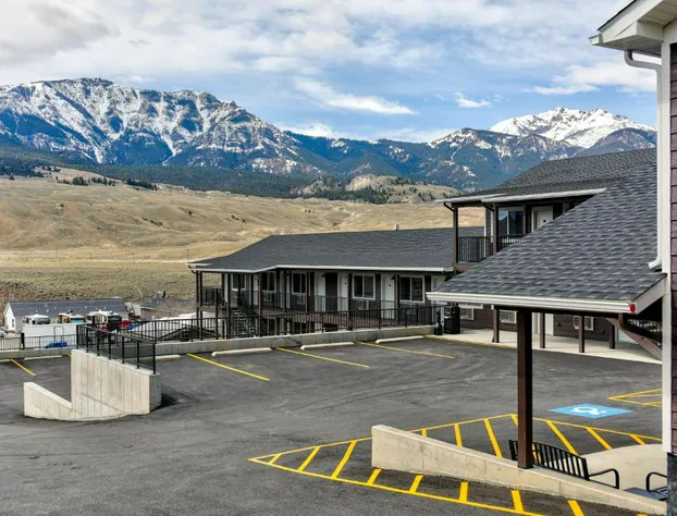 The Roosevelt Hotel - Yellowstone hotel detail image 3