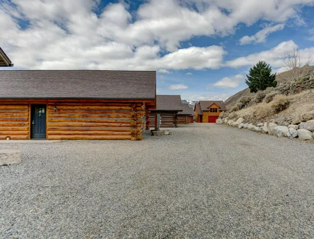 The Roosevelt Hotel - Yellowstone hotel detail image 4