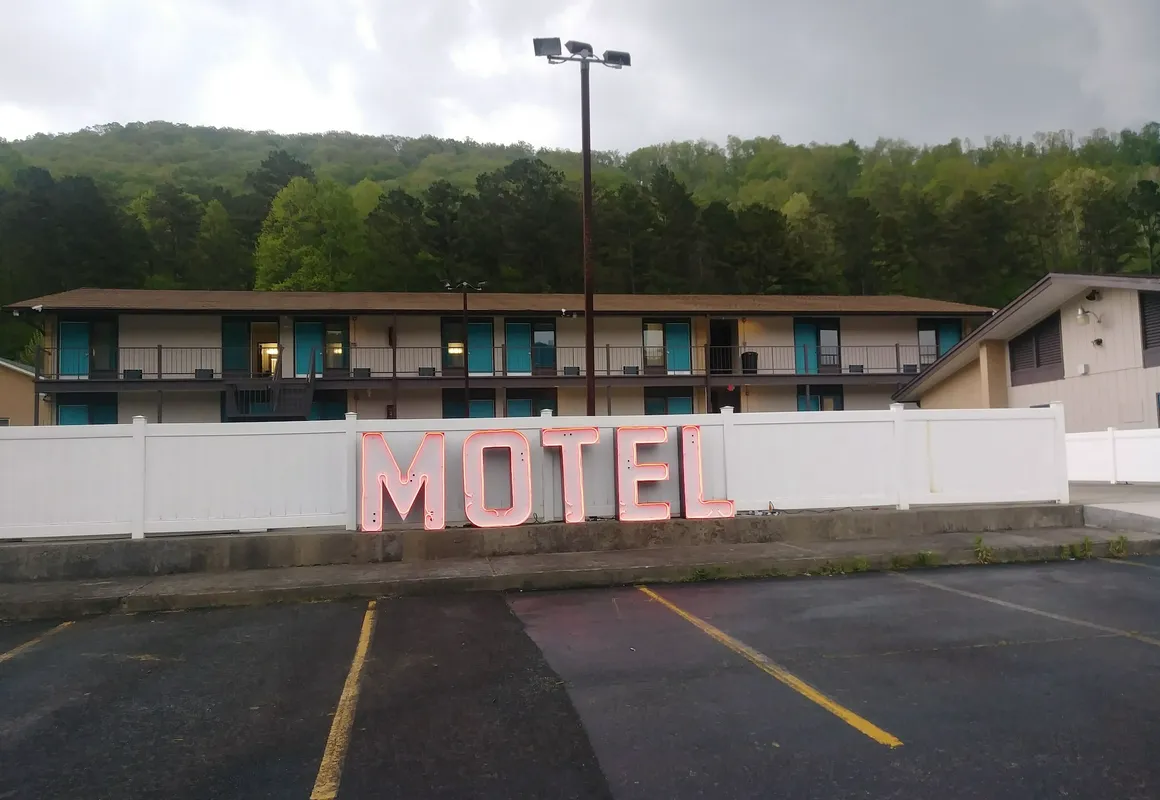 Blue Ridge Rustic Inn hotel hero