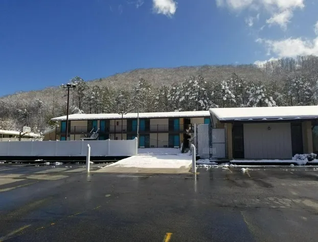 Blue Ridge Rustic Inn hotel detail image 4