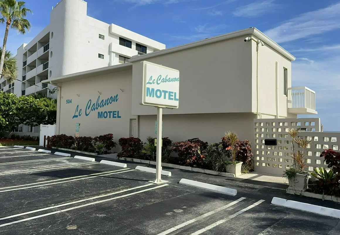 Le Cabanon Motel hotel hero
