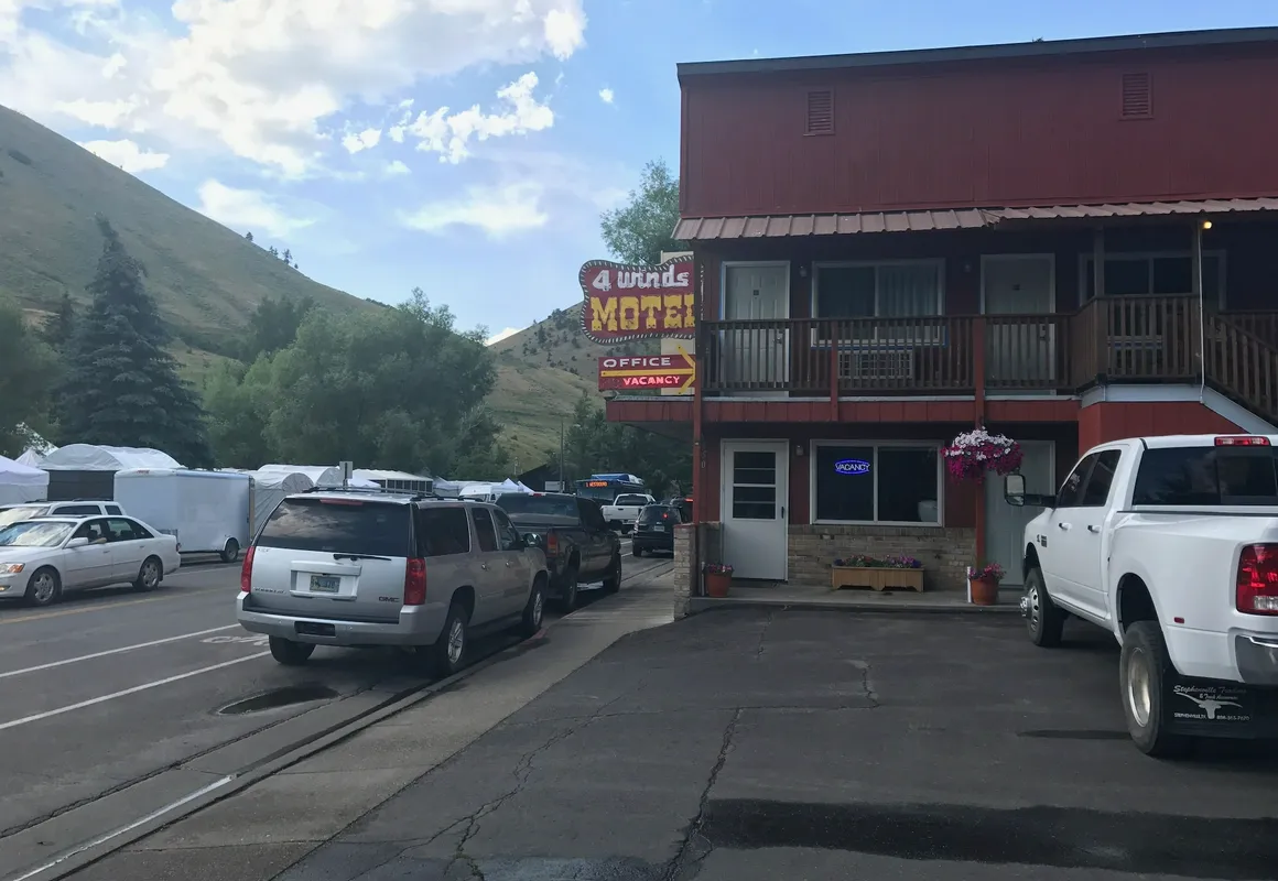 Four Winds Motel hotel hero