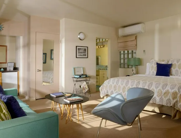 The Hideaway 21 and Over hotel detail image 2