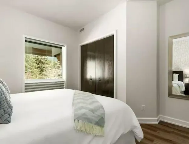 The Summit at Grande Rockies hotel detail image 3