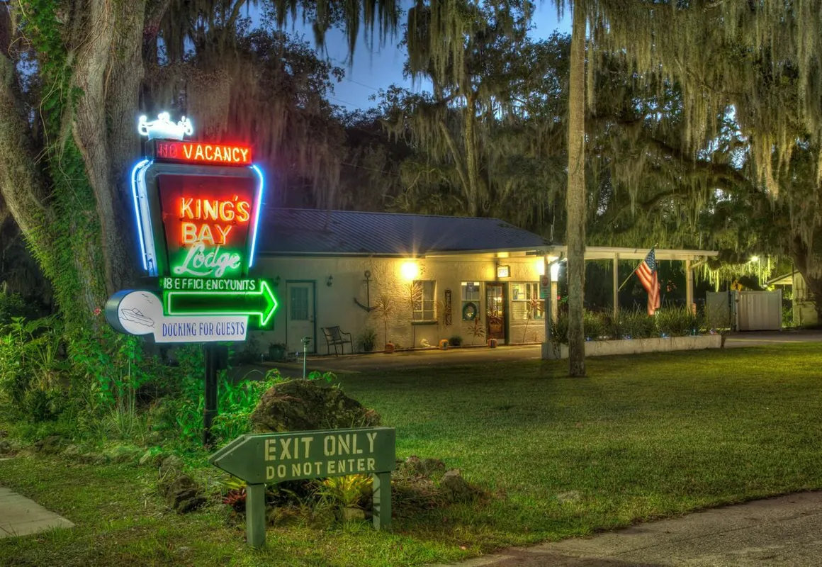 King's Bay Lodge hotel hero