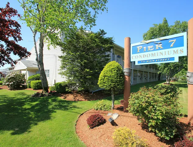 Pier 7 Condominiums hotel detail image 3