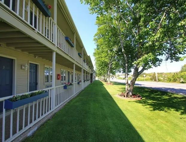 Pier 7 Condominiums hotel detail image 1