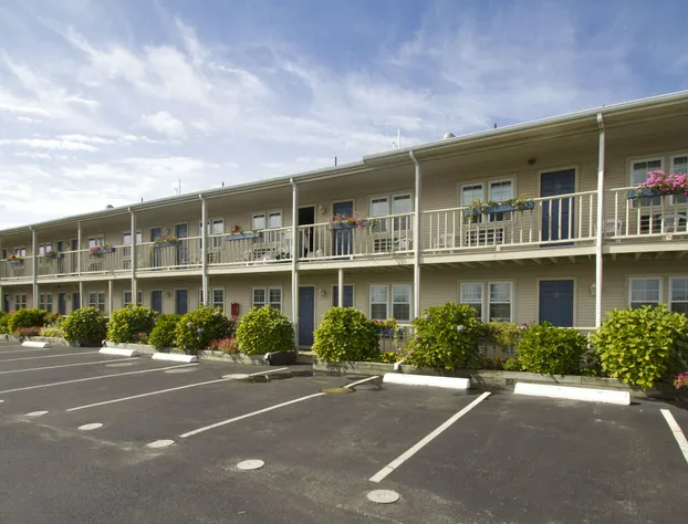 Pier 7 Condominiums hotel detail image 2