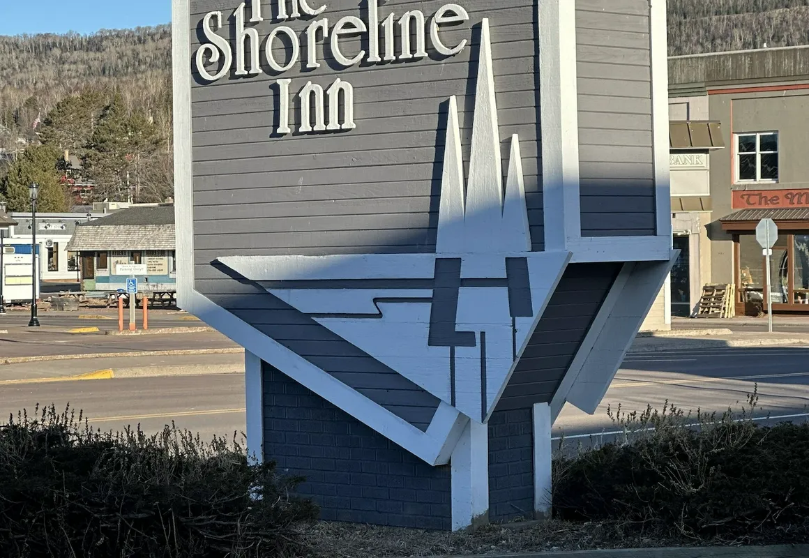 The Shoreline Inn hotel hero