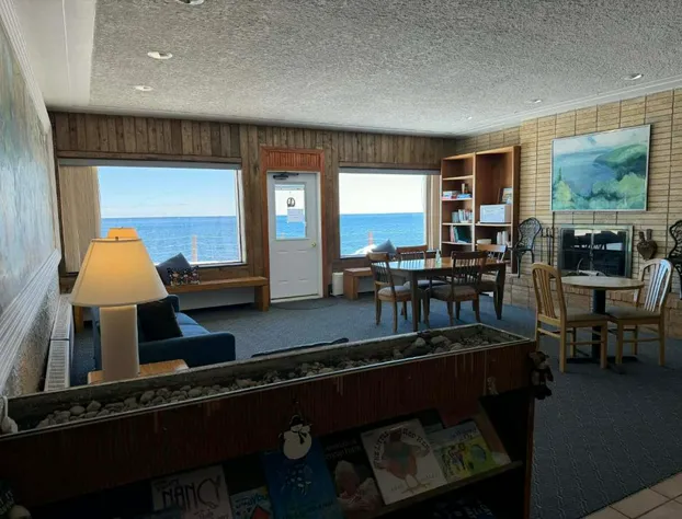 The Shoreline Inn hotel detail image 1