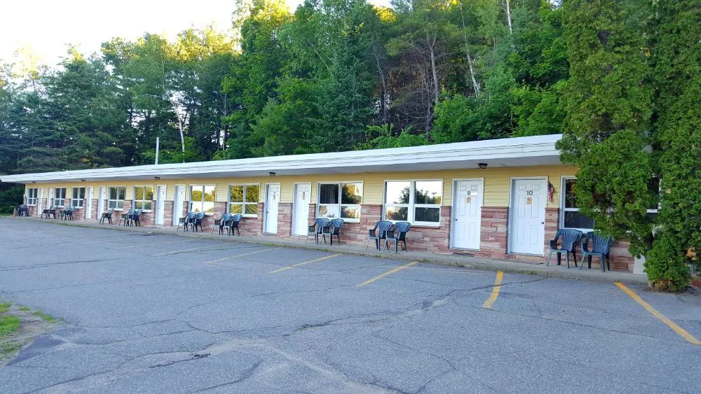 Stucco Lodge hotel hero