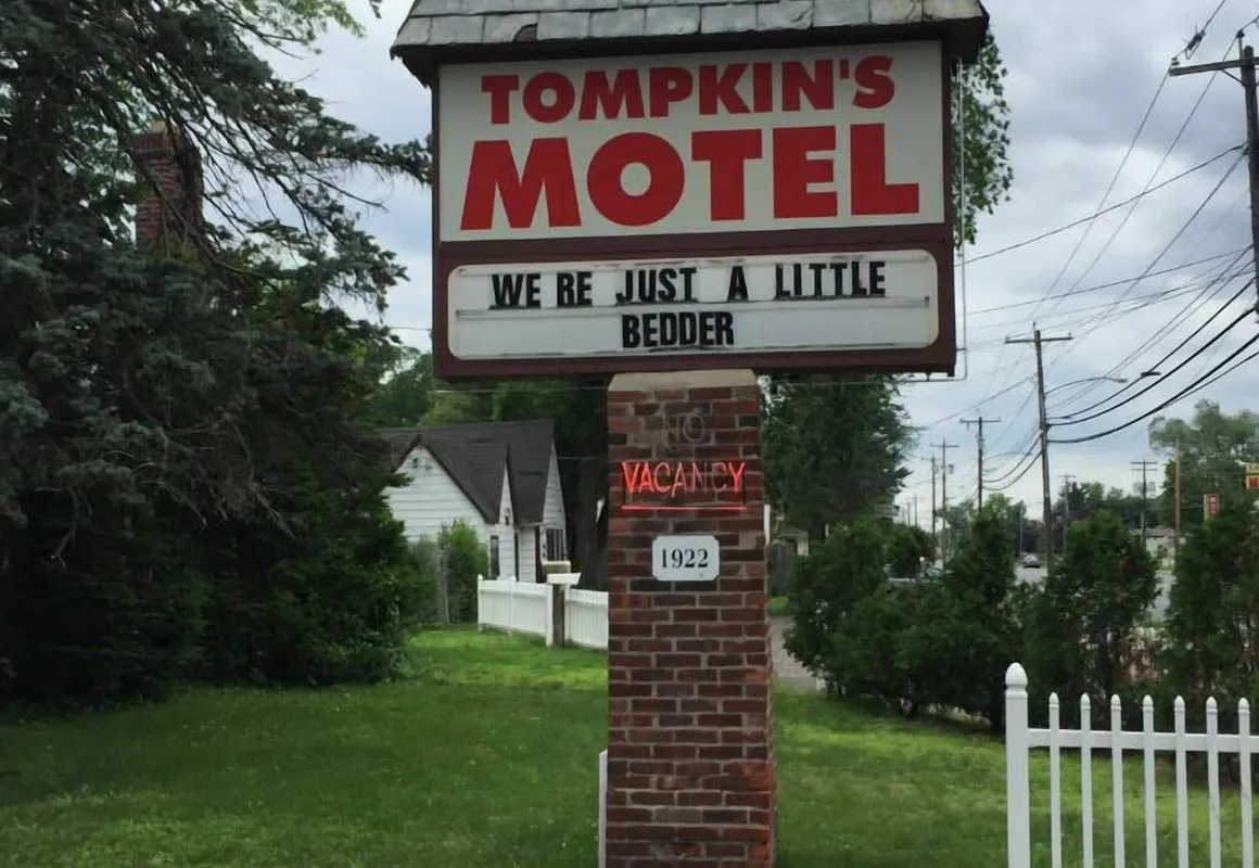 Tompkin's Motel hotel hero