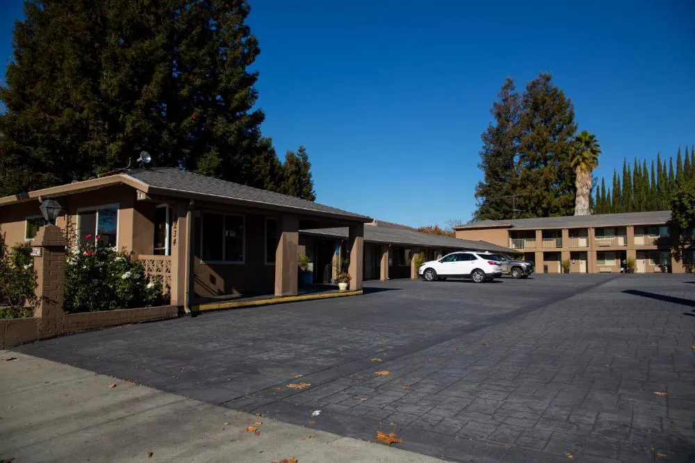 Sterling Inn hotel hero