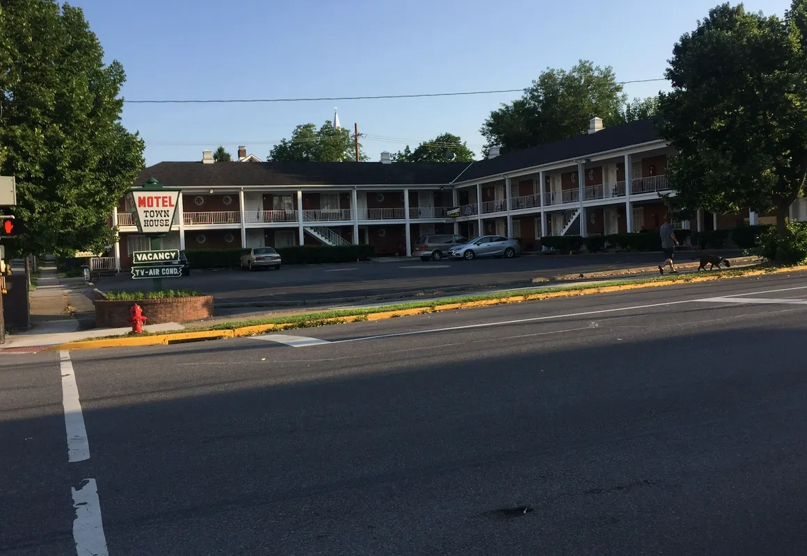 Motel Townhouse hotel hero